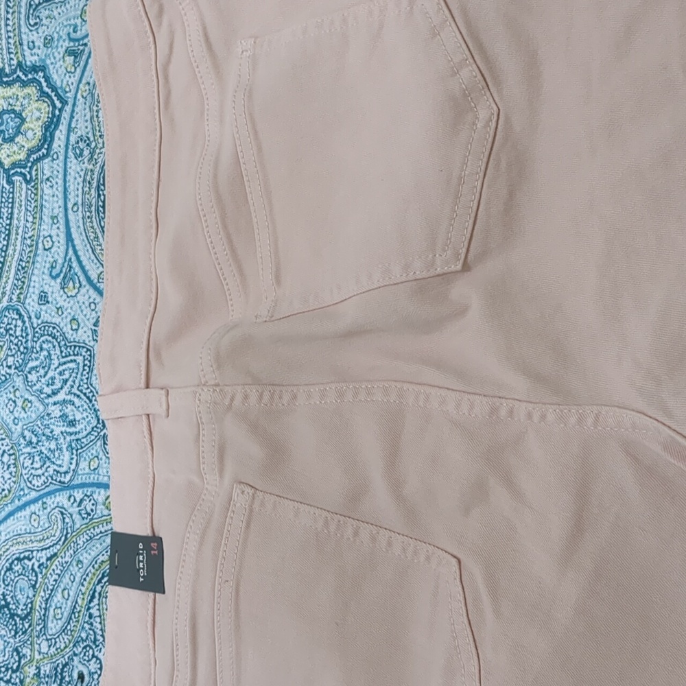 Pink shorts - Picture 3 of 3